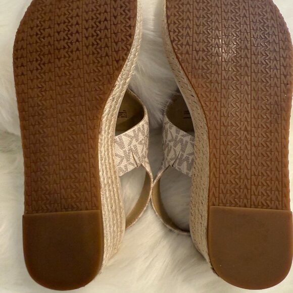 Michael Kors Bundle - Shoes and Clutch - MK design - Vanilla - Picture 6 of 9